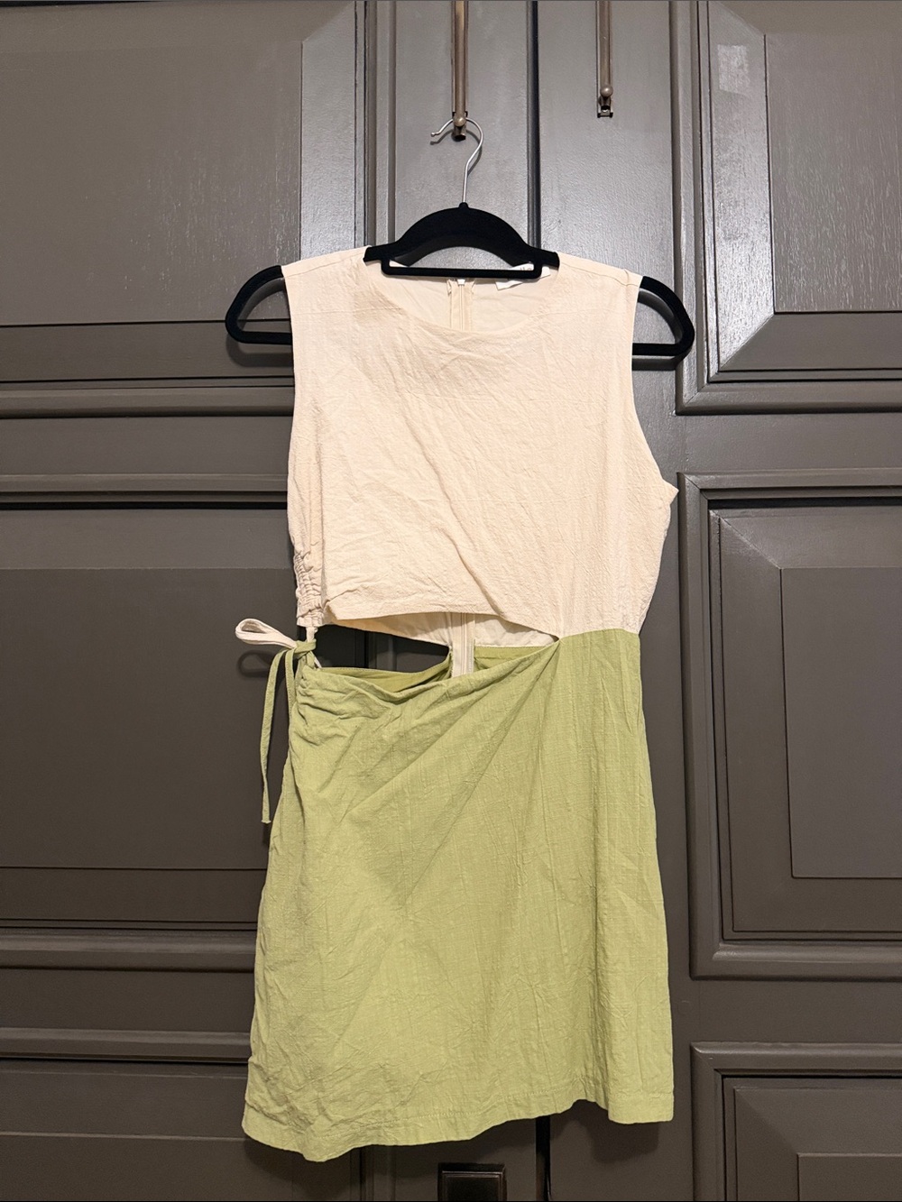 Sleeveless Two-Tone Mini Dress in Cream and Light Green